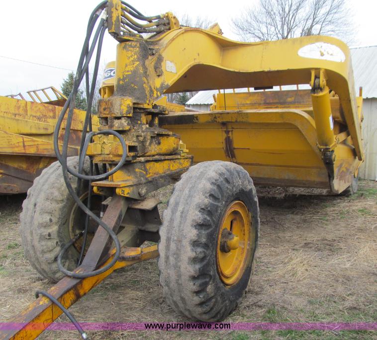 image for item E4720 Shop built hydraulic pull scraper