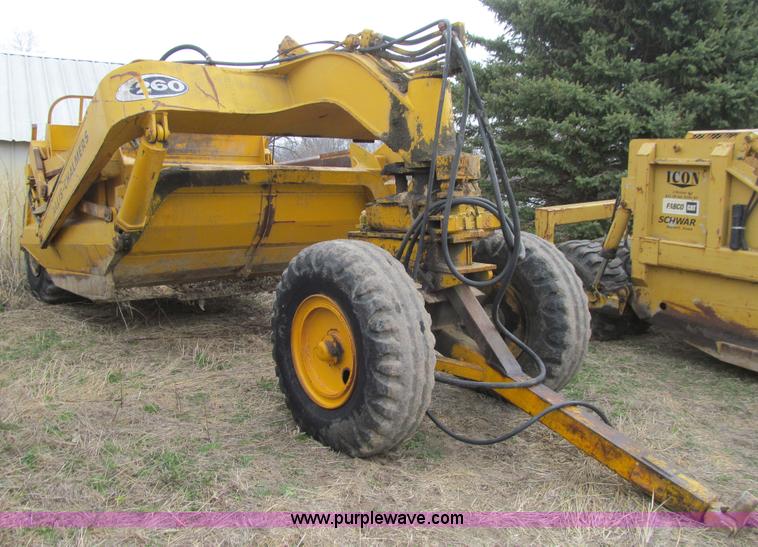 image for item E4720 Shop built hydraulic pull scraper