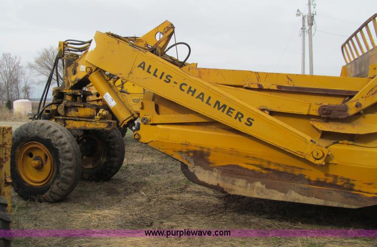 image for item E4720 Shop built hydraulic pull scraper