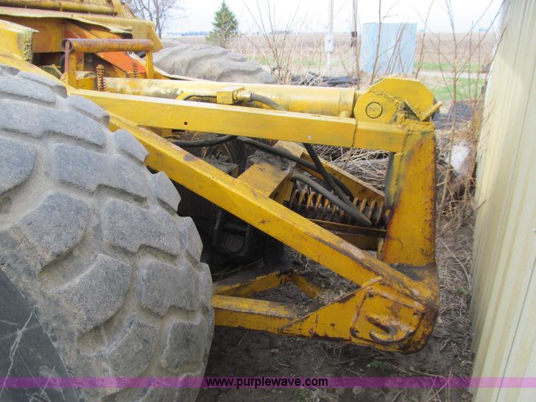 image for item E4720 Shop built hydraulic pull scraper