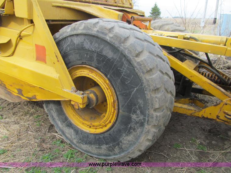 image for item E4720 Shop built hydraulic pull scraper