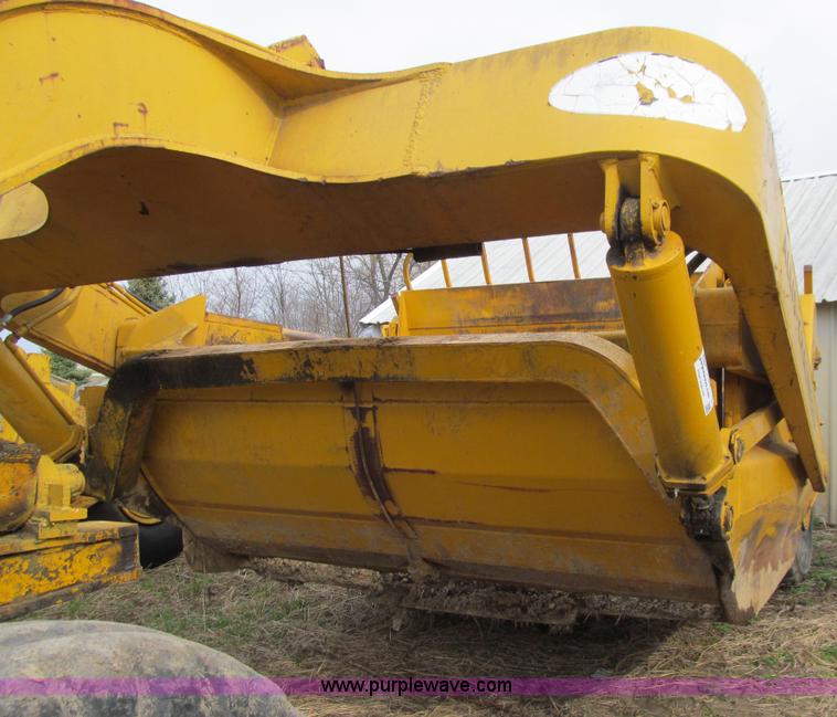 image for item E4720 Shop built hydraulic pull scraper