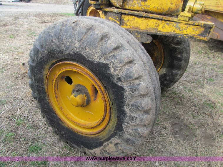 image for item E4720 Shop built hydraulic pull scraper