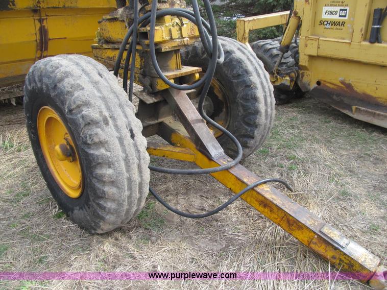 image for item E4720 Shop built hydraulic pull scraper