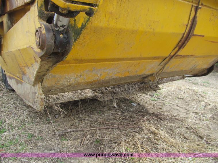 image for item E4720 Shop built hydraulic pull scraper