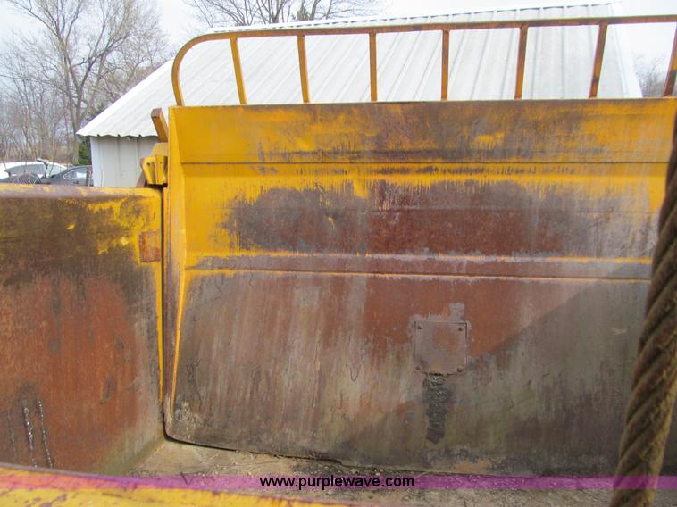 image for item E4720 Shop built hydraulic pull scraper