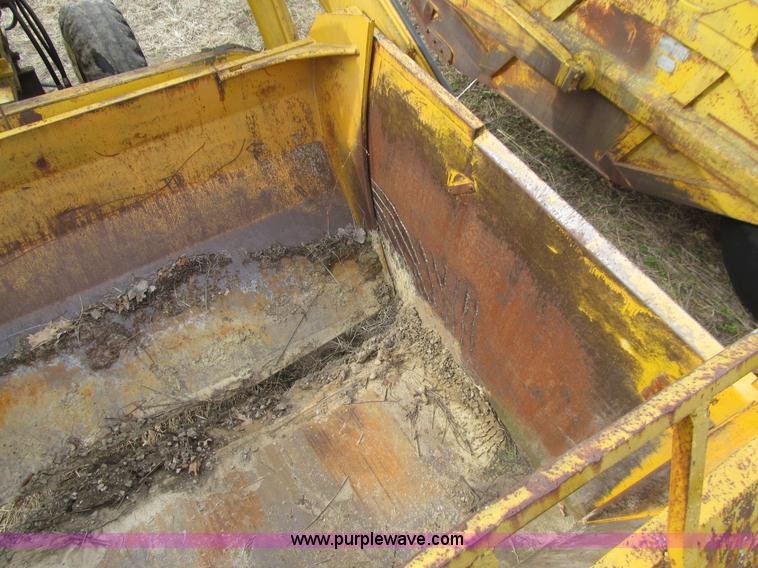 image for item E4720 Shop built hydraulic pull scraper