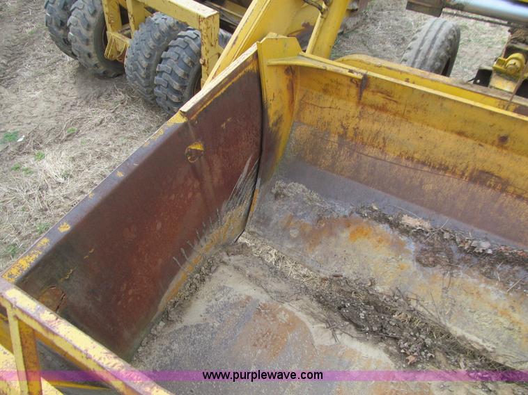 image for item E4720 Shop built hydraulic pull scraper