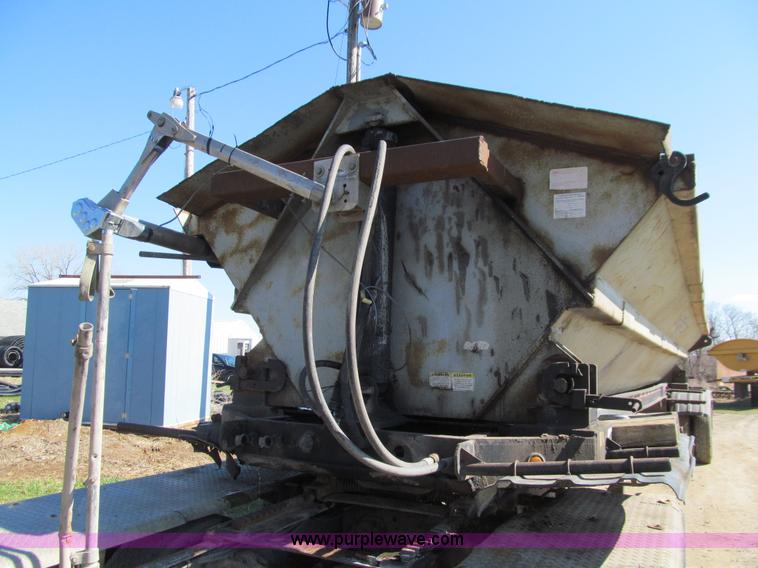 image for item E4722 1995 Smithco 5C1 side dump trailer