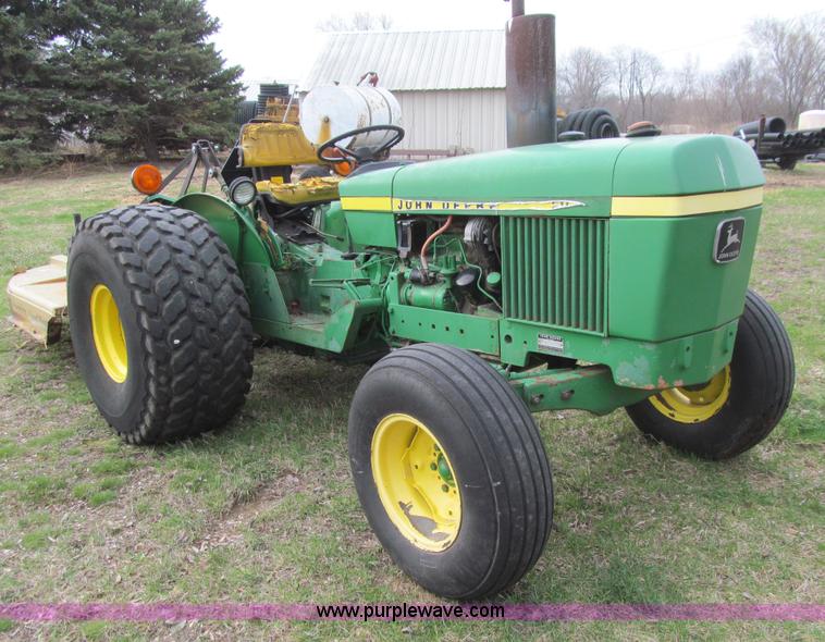 image for item E4723 1977 John Deere 2040 Industrial tractor