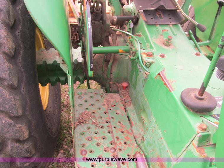 image for item E4723 1977 John Deere 2040 Industrial tractor