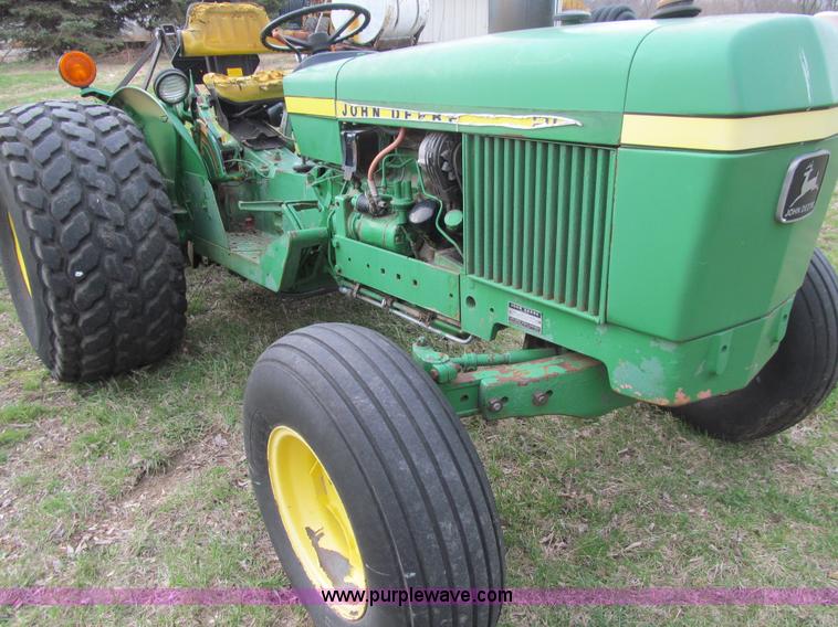 image for item E4723 1977 John Deere 2040 Industrial tractor