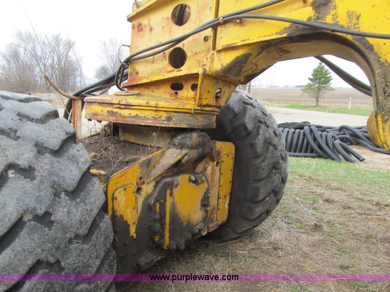 image for item E4727 Shop built hydraulic pull scraper bowl