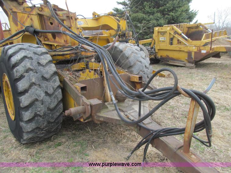 image for item E4727 Shop built hydraulic pull scraper bowl