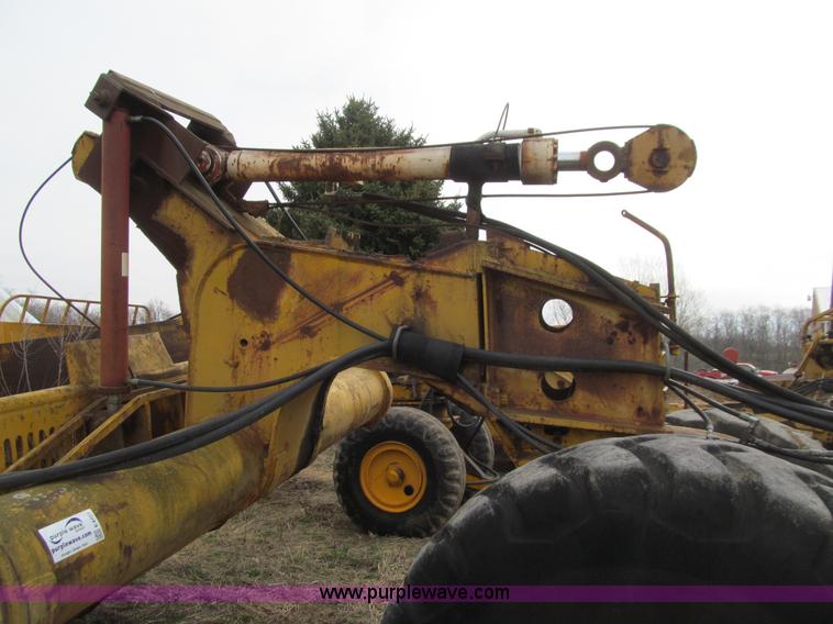 image for item E4727 Shop built hydraulic pull scraper bowl