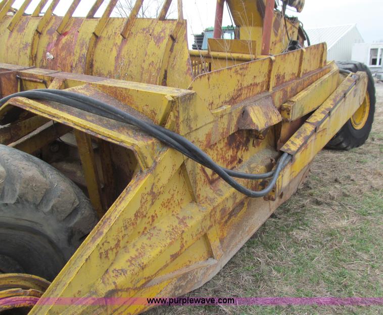 image for item E4727 Shop built hydraulic pull scraper bowl