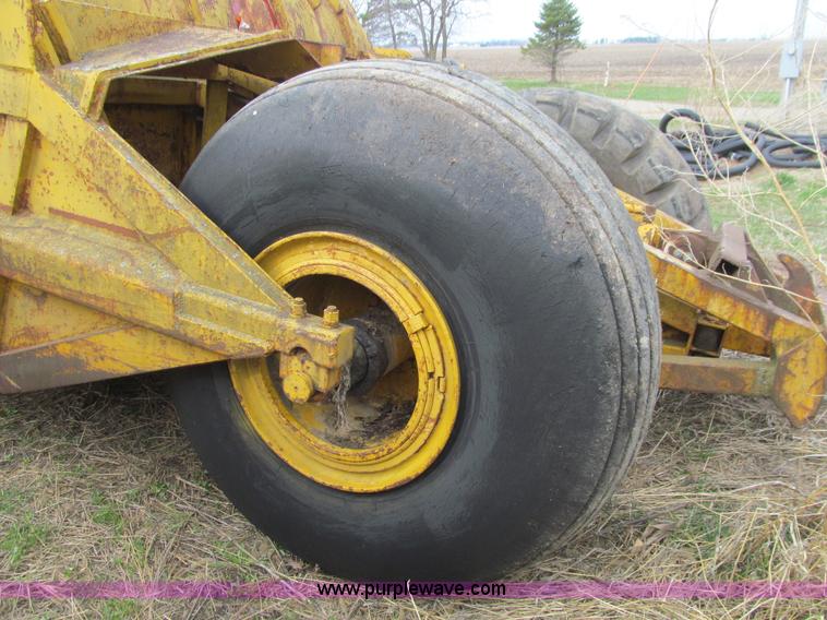 image for item E4727 Shop built hydraulic pull scraper bowl