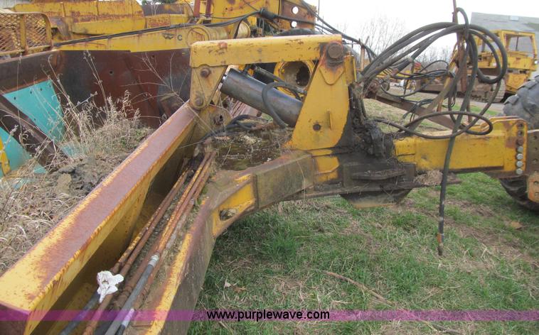 image for item E4736 Reynolds 14/14 hydraulic pull scraper