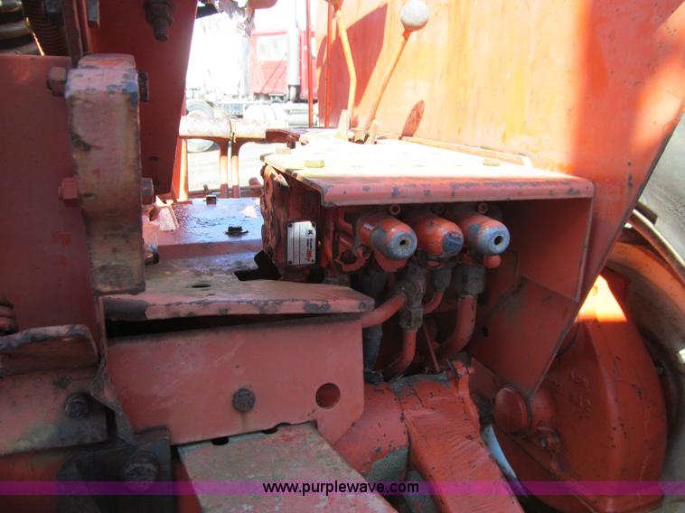 image for item E4740 Allis Chalmers 185 tractor