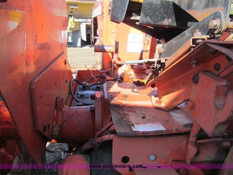 image for item E4740 Allis Chalmers 185 tractor