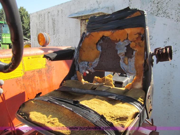 image for item E4740 Allis Chalmers 185 tractor