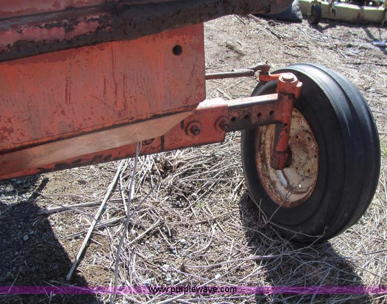 image for item E4740 Allis Chalmers 185 tractor