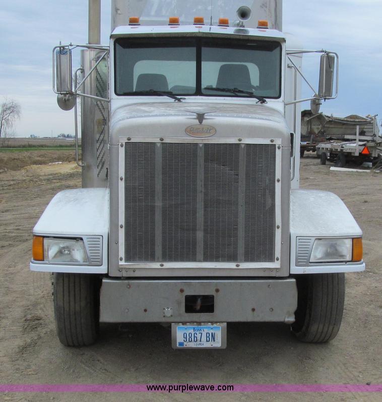 image for item E4741 1996 Peterbilt 377 semi truck