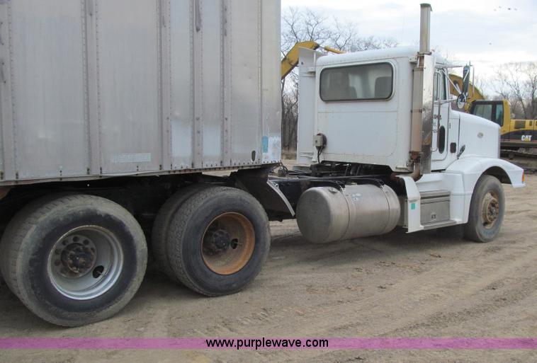 image for item E4741 1996 Peterbilt 377 semi truck