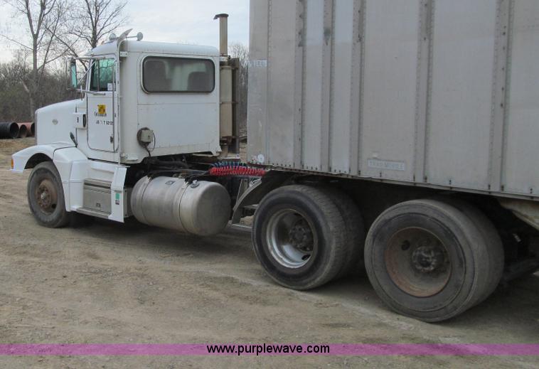 image for item E4741 1996 Peterbilt 377 semi truck