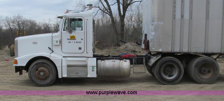 image for item E4741 1996 Peterbilt 377 semi truck