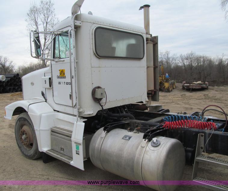 image for item E4741 1996 Peterbilt 377 semi truck