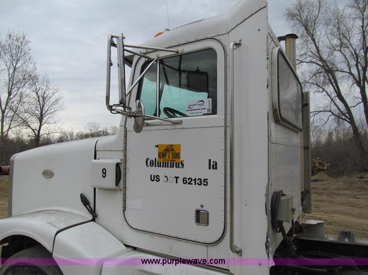 image for item E4741 1996 Peterbilt 377 semi truck