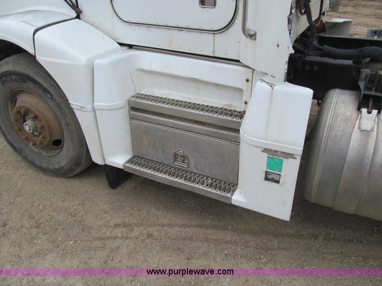 image for item E4741 1996 Peterbilt 377 semi truck