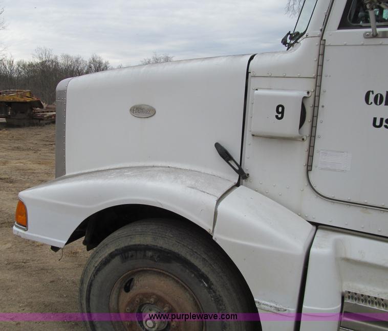image for item E4741 1996 Peterbilt 377 semi truck