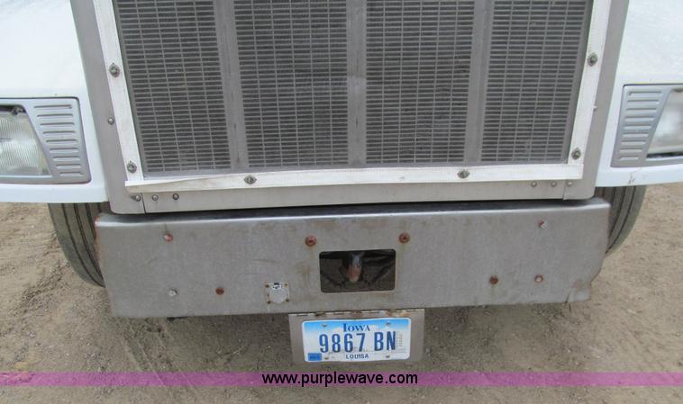 image for item E4741 1996 Peterbilt 377 semi truck