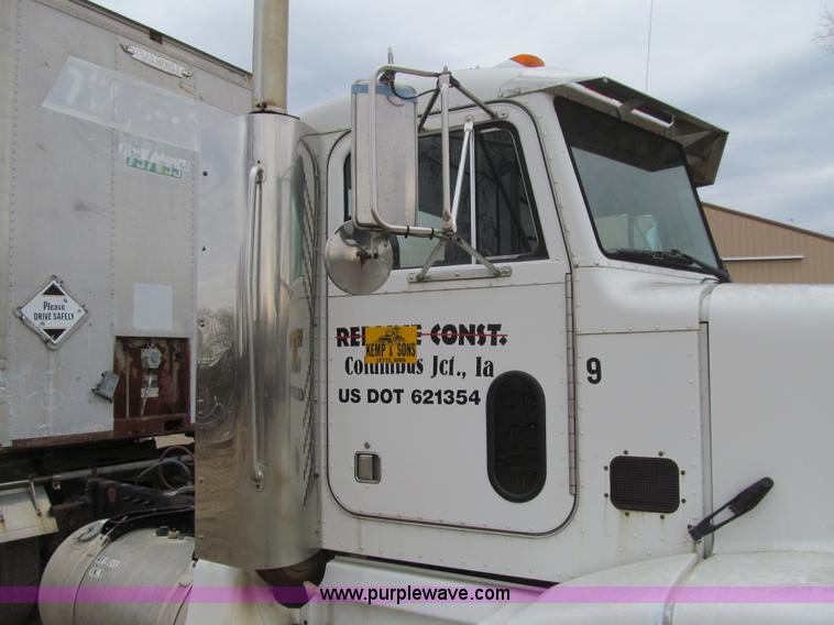 image for item E4741 1996 Peterbilt 377 semi truck