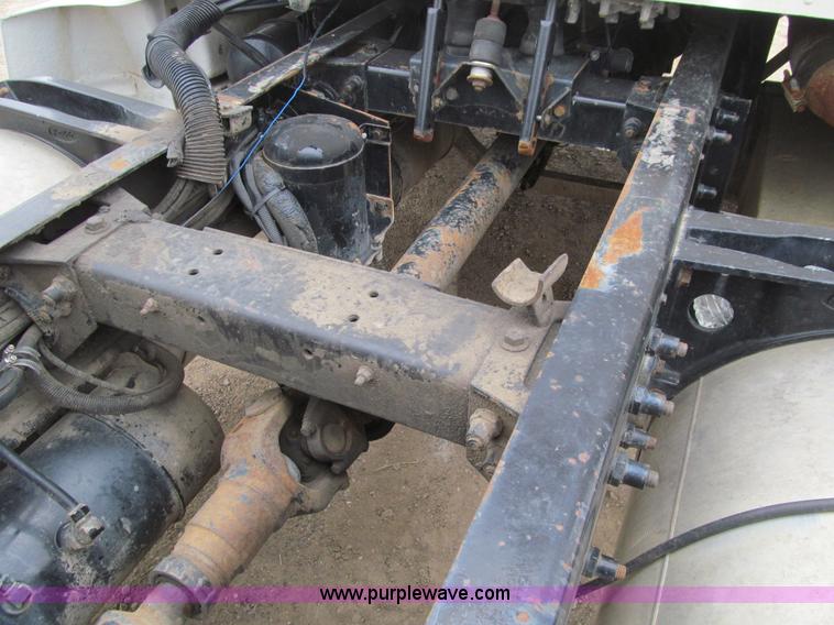 image for item E4741 1996 Peterbilt 377 semi truck