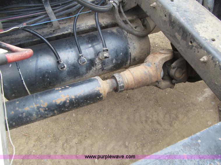 image for item E4741 1996 Peterbilt 377 semi truck