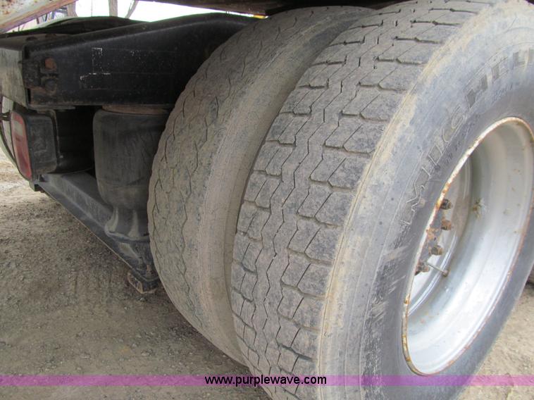 image for item E4741 1996 Peterbilt 377 semi truck