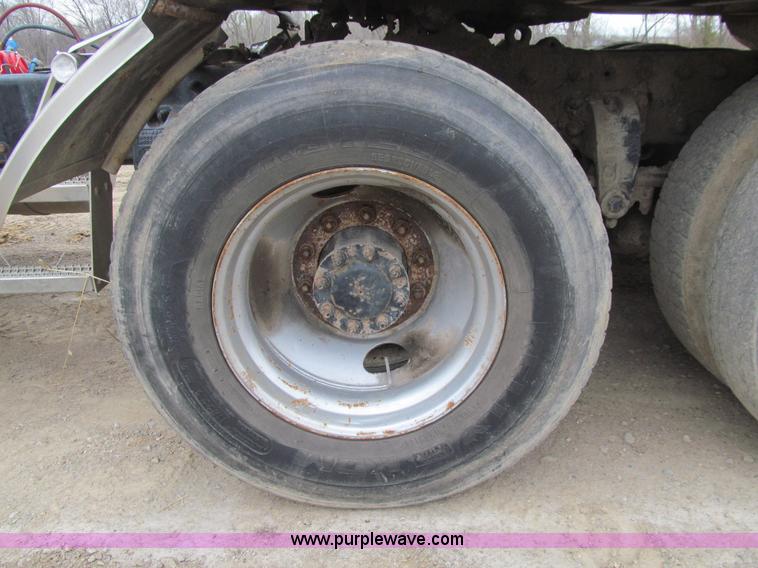 image for item E4741 1996 Peterbilt 377 semi truck