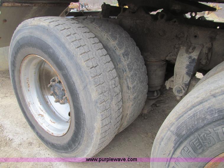 image for item E4741 1996 Peterbilt 377 semi truck