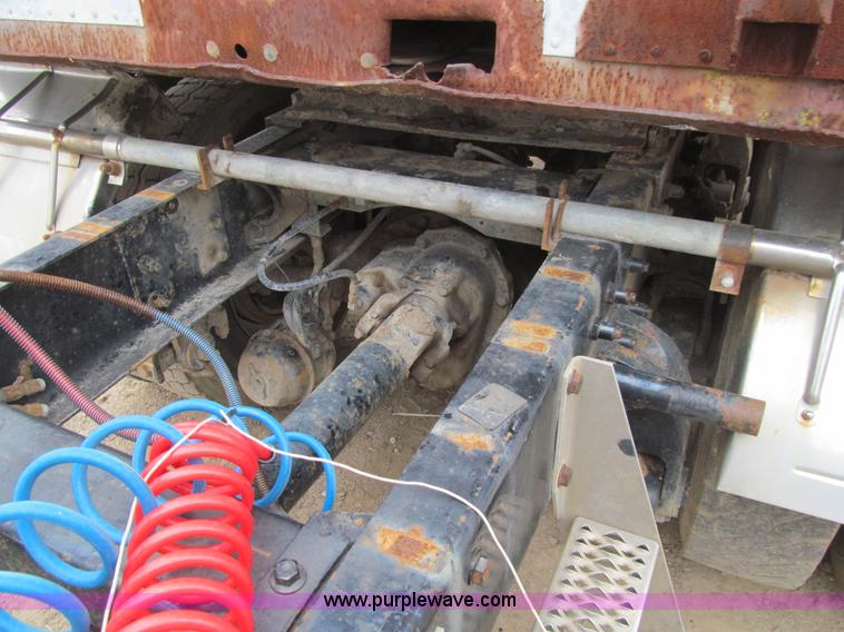 image for item E4741 1996 Peterbilt 377 semi truck