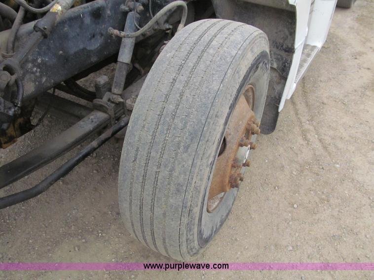 image for item E4741 1996 Peterbilt 377 semi truck