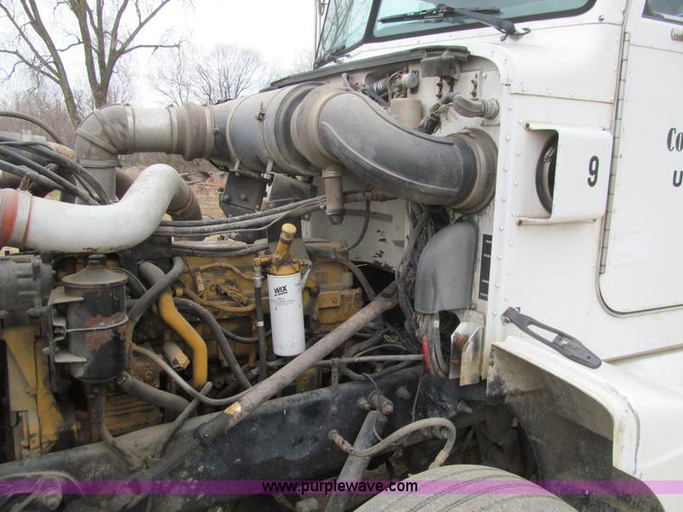 image for item E4741 1996 Peterbilt 377 semi truck