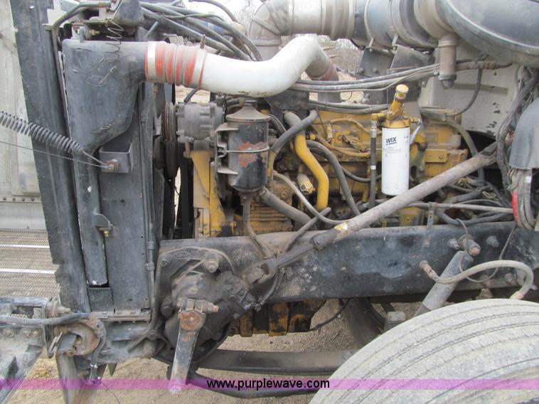 image for item E4741 1996 Peterbilt 377 semi truck