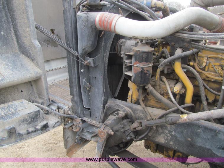 image for item E4741 1996 Peterbilt 377 semi truck