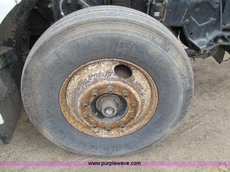 image for item E4741 1996 Peterbilt 377 semi truck