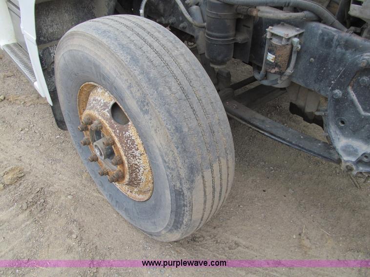 image for item E4741 1996 Peterbilt 377 semi truck