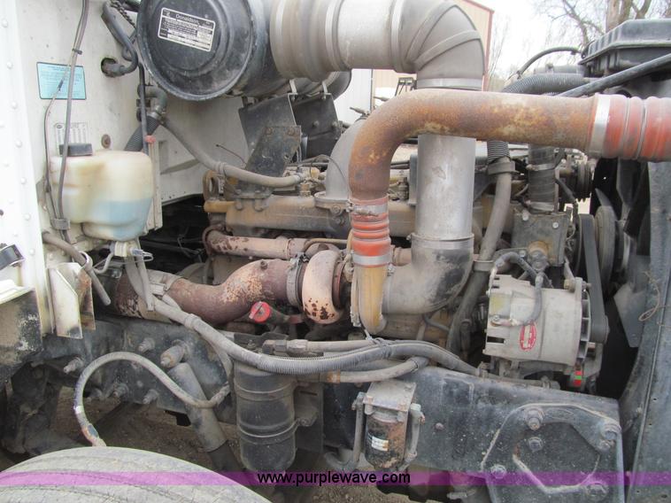 image for item E4741 1996 Peterbilt 377 semi truck