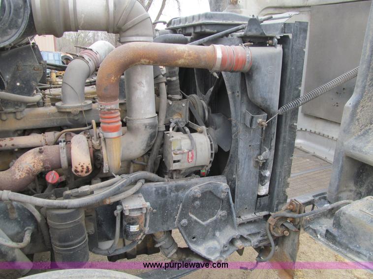 image for item E4741 1996 Peterbilt 377 semi truck